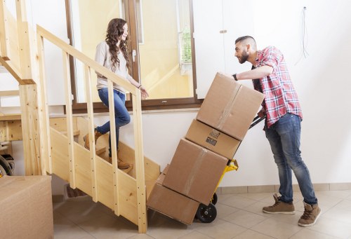 Family home relocation support during removals in Hamptonhill